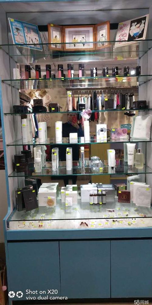 精品店柜子出售，可用  杂货铺 化妆品店 内衣店 饰品店  宠物店 超市等  四个是一组 一起拿有优...
